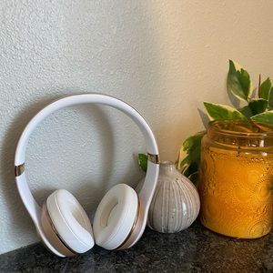 Beats by Dre Solo 3 Gold Headphones